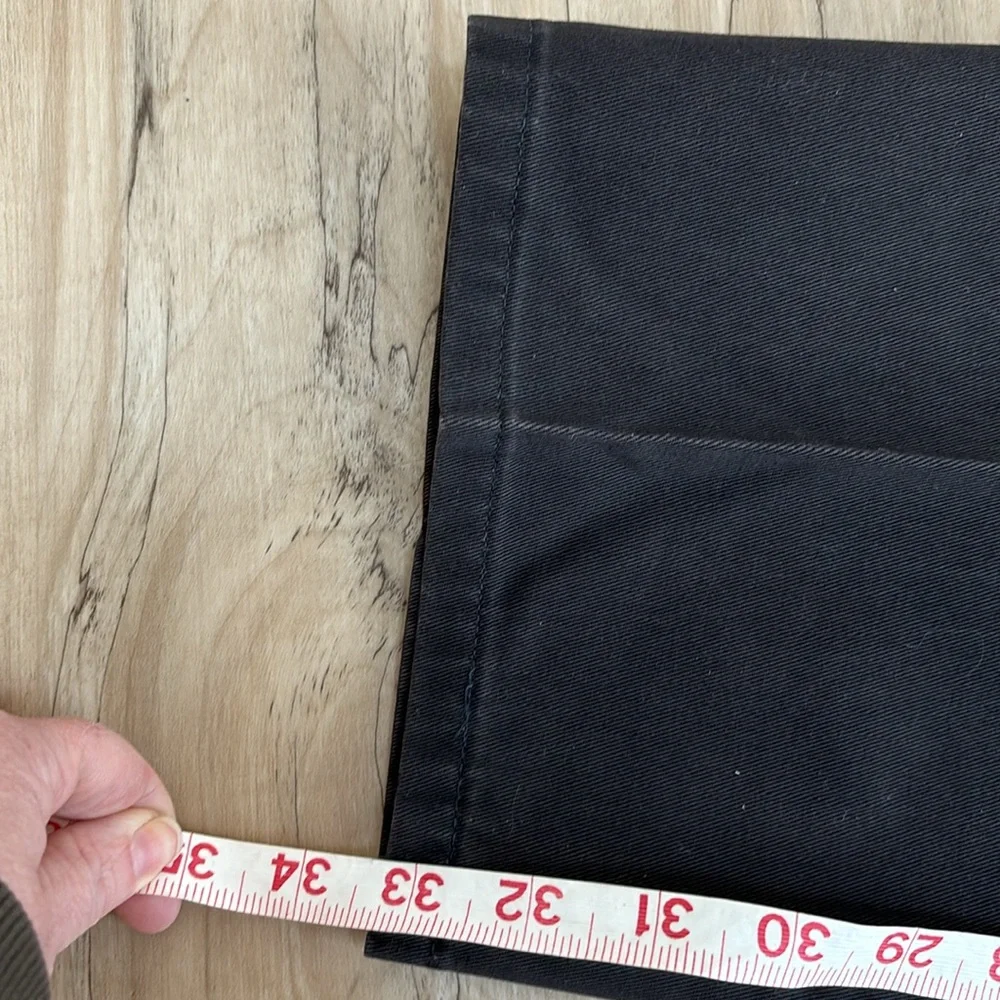 Haggar Mens Black Khaki Pants. Excellent Condition. 38 waist and 33 inch inseam.
